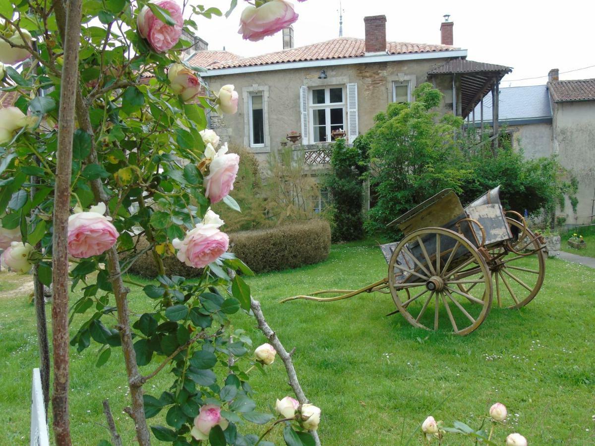 Eco Logis De Chantegrolle Champagne-Mouton Bagian luar foto