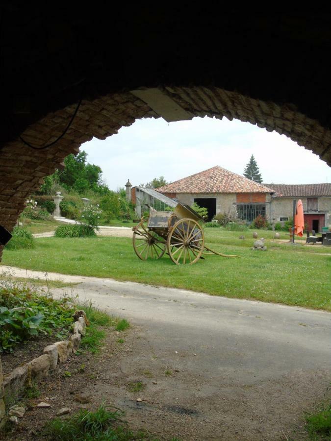 Eco Logis De Chantegrolle Champagne-Mouton Bagian luar foto