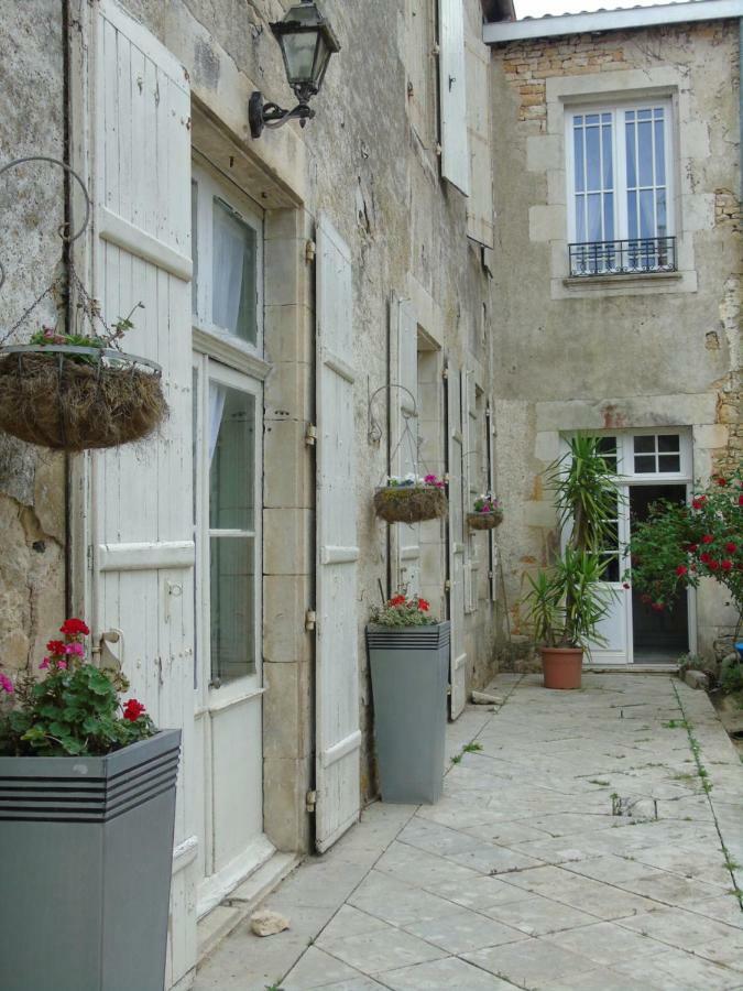 Eco Logis De Chantegrolle Champagne-Mouton Bagian luar foto