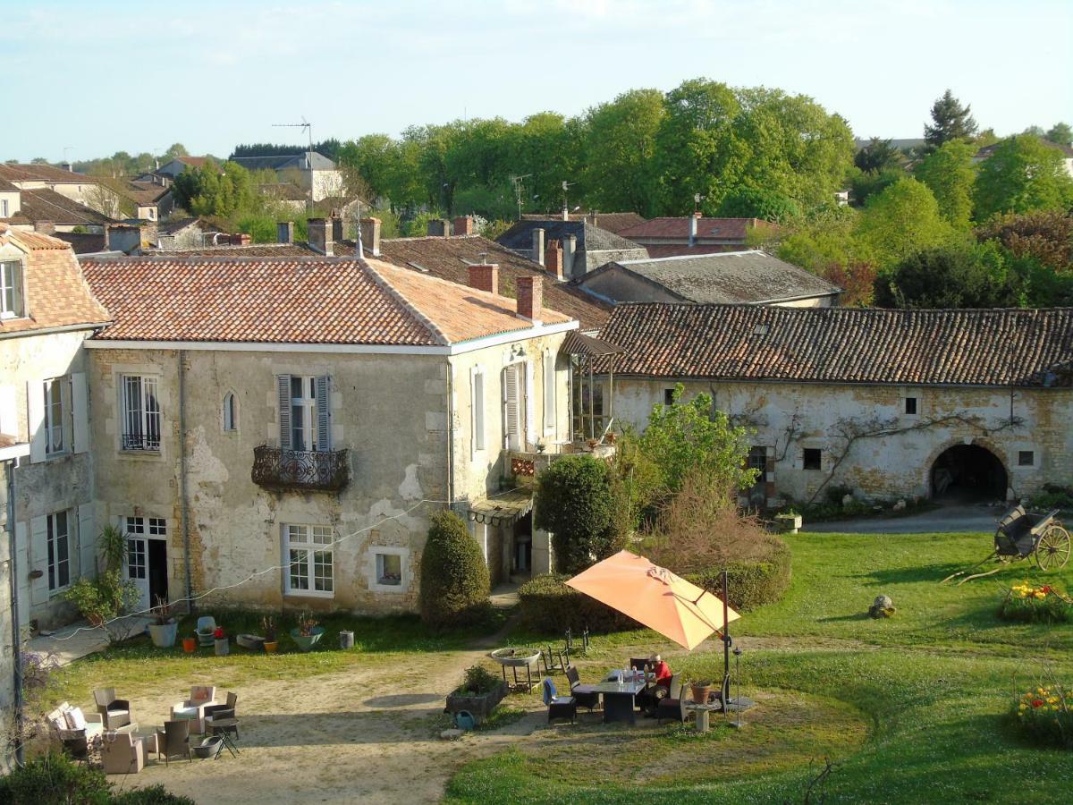 Eco Logis De Chantegrolle Champagne-Mouton Bagian luar foto